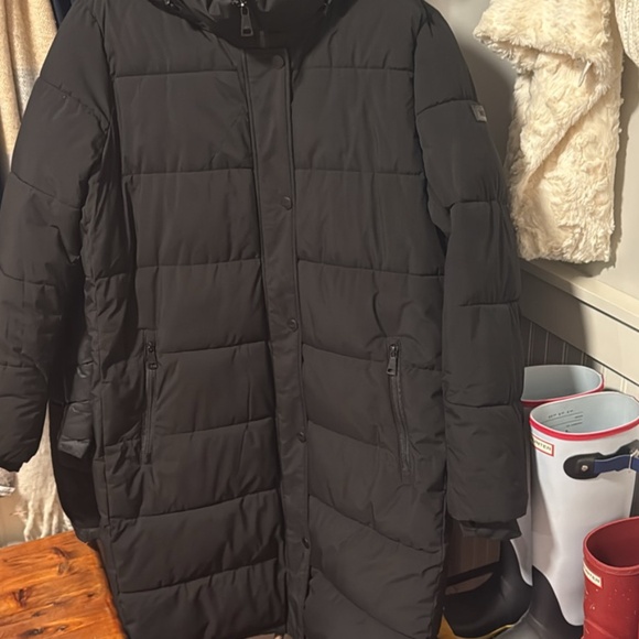 DKNY LONG PUFFY COAT WITH HOOD. - Picture 2 of 2